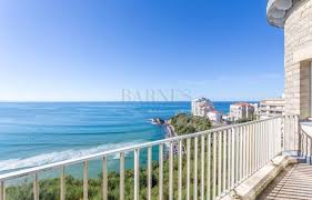 Biarritz Cote Des Basques Appartement De 120 M Avec Balco Premier Rang Vue Mer Barnes Cote Basque Agence Immobilier Biarritz Appartement Luxe Immobilier