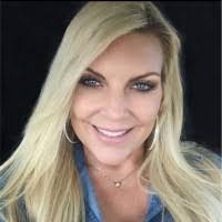 Lisa Moffett's Instagram, Twitter & Facebook