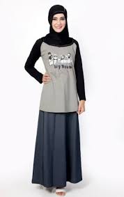 9 Rekomendasi Kaos Muslimah Yang Bisa Kamu Kenakan Saat Ibadah Ataupun Santai