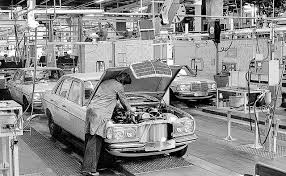 Mercedes Benz W123 Assembly Line Mercedes Benz Benz Mercedes