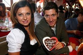 Robert lewandowski and his wife anna lewandowska arrive for the fc bayern muenchen christmas party at palais lenbach on december 08, 2018 in munich,. Robert Lewandowski Family Parents Sister Wife Successstory