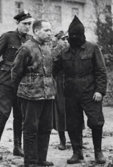 Viral - On April 16, 1947, shortly after ten in the morning, Rudolf Höss  was executed by hanging at Auschwitz I, the same place where he had once  commanded one of the