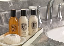 8 Of The Best Luxury Hotel Toiletries Hotel Toiletries Luxury Hotel Hotel Architecture