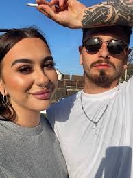 Laura May Davies (@lauusk)