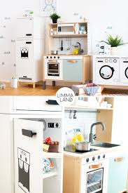 Waschmaschine Fur Kinder Bauen Kinder Kuhlschrank Bauen Diese Ikea Hacks Baust Du Ganz Einfach Mit I Ikea Spielkuche Ikea Kinderkuche Duktig Ikea Kinderkuche