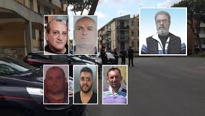 Così si può riassumere la carriera strepitosa di gianfranco d'angelo, morto nella notte tra il 14 ed il 15 agosto dopo una breve malattia. Droga A Giugliano 100mila Euro In Contanti Di Paparella Per Iniziare L Attivita Il Meridiano News