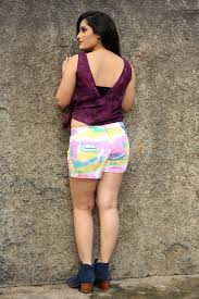 Beauty Galore HD : Tollywood Actress Sri Anusha Milky Hot Legs Showing  Photos In Floral Short