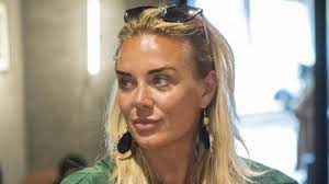Monique westenberg zegt vaarwel tegen haar blonde lokken en verft haar haren koperkleurig! Monique Westenberg Oorbellen Monique Westenberg Wil Niets Zeggen Over Breuk Met Andre Hazes Zij Groeide Op Bij Haar Ouders Op Een Woonwagenkamp In Maar Wie Is Monique Westenberg Nou Precies