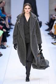 If you continue to use this site we will assume that you are happy with it. Milano Fashion Week 2020 Max Mara Autunno Inverno 2020 2021 Vogue Italia
