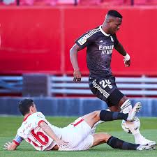 Brazilian midfielder fernando put sevilla in front midway through the first half after a headed goal from real striker karim. D1jh Ywujssrgm