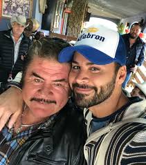 Hoy cumple años esta Leyenda Viva! Que tanto ha defendido a nuestra música  norteña. Felicítalo si eres fan! Te Amo Papá!