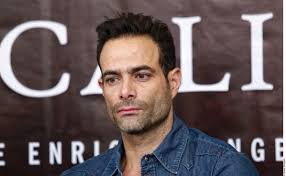 Cabello rubio, ojos azules, físico de infarto… el actor mexicano es el sueño de cualquier mujer; Netflix Quien Mato A Sara Quienes Son Las Parejas De Los Actores En La Vida Real Spoiler Bolavip