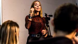 This is joana amaral dias by sociedade civil on vimeo, the home for high quality videos and the people who love them. Joana Amaral Dias Mostrou Como Fazer Acontecer O Impossivel Na Etic Algarve