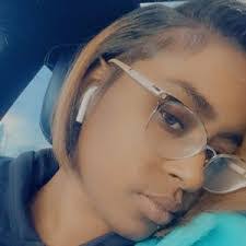 Cleo Starr's Instagram, Twitter & Facebook