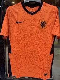 Ils comprennent des lits pour les soins aigus curatifs psychiatriques et non psychiatriques, des hôpitaux généraux, des hôpitaux de santé mentale et d'autres hôpitaux spécialisés. Pays Bas Euro 2020 Les Maillots De Foot Hollande
