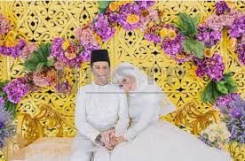 Suami kepada pelakon izreen azminda iaitu ude wahid menjelaskan beberapa kenyataan yang dikeluarkan bekas isteri. Acah Sanding Je