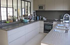 Une Maison De Vacances Pleine De Charme A L Ile De Re Cuisine Verriere Cuisine Moderne Amenagement Cuisine