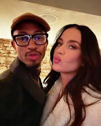 Y'all know I'm all about supporting friends! Well, last night I met my  friends Katy Perry and Ryan Seacrest for drinks and honey, they have this  show called American Idol that I