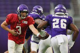 Eric kendricks falls a bit on espn's list of best linebackers. D9xctll8b5hkjm