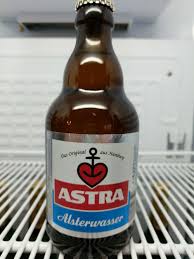 Das radler ist ein biermischgetränk, das aus bier und limonade besteht. Alsterwasser Astra