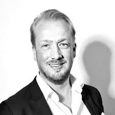 I am back. Hello Universum. Hello Talent. After 4 amazing years of  developing a start-up, seeing colleagues, clients and the company grow from  a small seed into a mature tree. I'm grateful