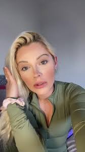 Leigha Lewis's Instagram, Twitter & Facebook