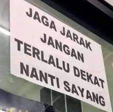 Tapi kalau kamu tertawa tanpa alasan yang jelas, mungkin kamu butuh obat. 3. 170 Kata Kata Lucu Ideas In 2021 Quotes Lucu Jokes Quotes Funny Quotes