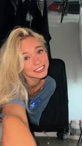 Amber Borror's Instagram, Twitter & Facebook