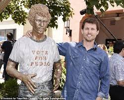 Cast Of Napoleon Dynamite Reunites For Ten Year Anniversary Napoleon Dynamite Jon Heder Napoleon