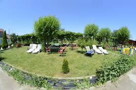 Unitatea dispune de un foisor in curte dotat vila flora costinesti, cazare vila costinesti, cazare vila flora, localizare vila flora, tarife. Complex Turistic FoiÈ™or CostineÈ™ti