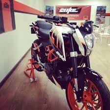 Ktm has left no stone unturned to made it appealing for the drivers who love racing stunts and long rides on weekends. 2014 Ktm 390 Duke Launched In Malaysia Rm27 935 10 Otr Updated Gallery Added Topspeed 177km H Motomalaya Net Berita Dan Ulasan Dunia Kereta Dan Motosikal Dari Malaysia