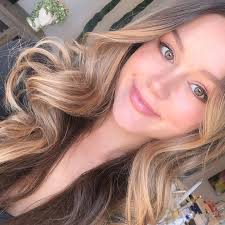 whitney (@whitneygrett)