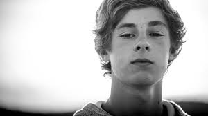 Mit dem rücken zu brunnen reihen sich seine täglichen besucher dicht __einander, um eine münze über die schulter in den bekannten brunnen zu werfen. Pubertat Hilfe Ich Erkenne Mein Kind Nicht Wieder Gesellschaft Sz De