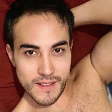 Alejandro, un buzo artesanal de Perú, sufrió un accidente en 2013 que  terminó transformando su cuerpo de manera irreversible. Mientras trabajaba  bajo el agua, una embarcación pasó por encima y cortó la