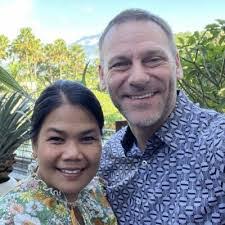 Lisa Turney's Instagram, Twitter & Facebook