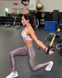 Born and raised in arizona, usa, alexia has always enjoyed exercising and playing sports since she was a child. Espacio Gesto Castillo Alexia Clark Espanol Casco Degenerar Experto