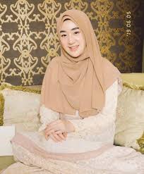 Berikut sederet fakta pernikahan pasangan yang menikah di usia muda ini. 5 Potret Larissa Chou Yang Diisukan Bercerai Dengan Alvin Faiz Kumparan Com