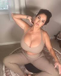 I LOVE AVA ADDAMS ...