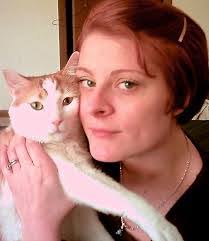 Beth Leslie's Instagram, Twitter & Facebook