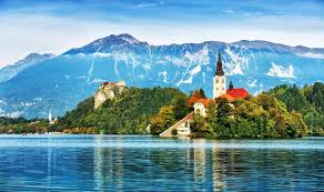 Met 20.273 km² is het land ongeveer ter grootte van de helft van nederland. Randonnees Et Treks En Slovenie Allibert Trekking