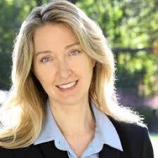 Kelly Ingham's Instagram, Twitter & Facebook