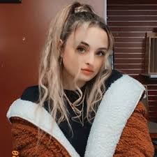 Cassidy Jones🐘 (@c_jonesyybabyy)