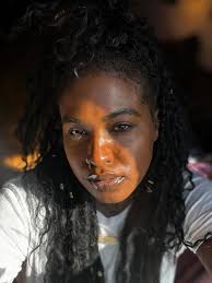 Find your 💡☀️👽💜 #vanityzo #vanityzovibez #portrait #naturallight #nyc