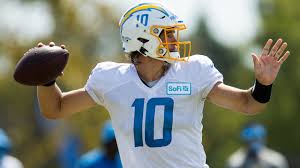 If i miss ya, call me out. Justin Herbert Finding Guidance In A Familiar Face In Former Chargers Qb Kellen Clemens
