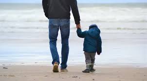 Tanpa kehadiran sosok ayah di momen natal tentu akan terasa sangat berbeda di keluarganya. Keajaiban Natal Seorang Anak Bertemu Sang Ayah Setelah 10 Tahun Tak Bertemu Parenting Fimela Com