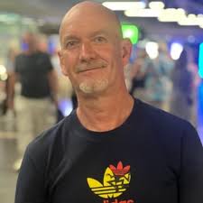 David Noakes 🔶 🇺🇦 💙💛 (@cathedralsdavid)