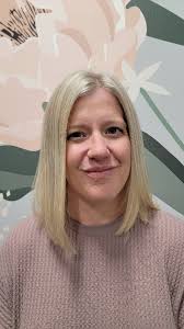 She went from long roots with old yellow blonde ends to the perfect natural  blonde 😁! #redken #olaplex #pureology #phenixsalonsuites #naturalhair  #saphira #itsa10 #keratintreatment #kerarincomplex ...