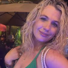 Who makes custom cakes ?!