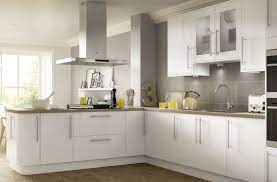 Explore 9 listings for white kitchen cabinet doors with glass at best prices. Parma Gloss White Armoires Cuisine Modernes Amenagement Petite Cuisine Cuisine Fonctionnelle