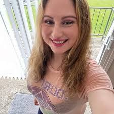 Mavis Anderson's Instagram, Twitter & Facebook